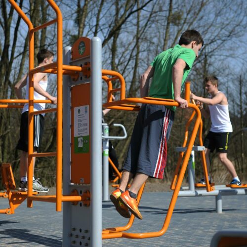 Buiten fitness toestel: Leg raise 7 Perfect voor spieropbouw en het verbeteren van je houding